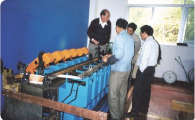 ZCN070S-（2000，9頭/3000，14頭）水發(fā)線(xiàn)棒多頭液壓成型熱壓機(jī)